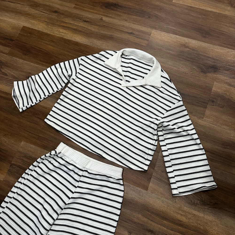 Striped Black and White Set - Picture 2 of 4